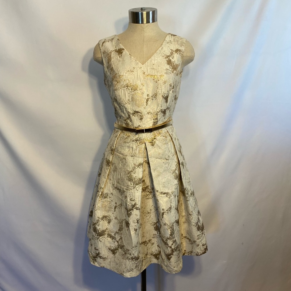 Ellen Tracy sleeveless gold and off white dress